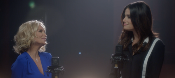Kristin + Idina Menzel Reunite to Sing "For Good"