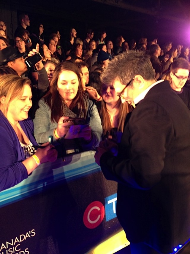 k.d. with fans at the JUNO Awards Red Carpet