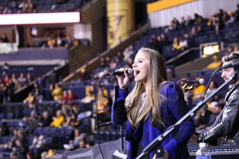 LIZZIE PERFORMS AT NASHVILLE PREDATORS GAME