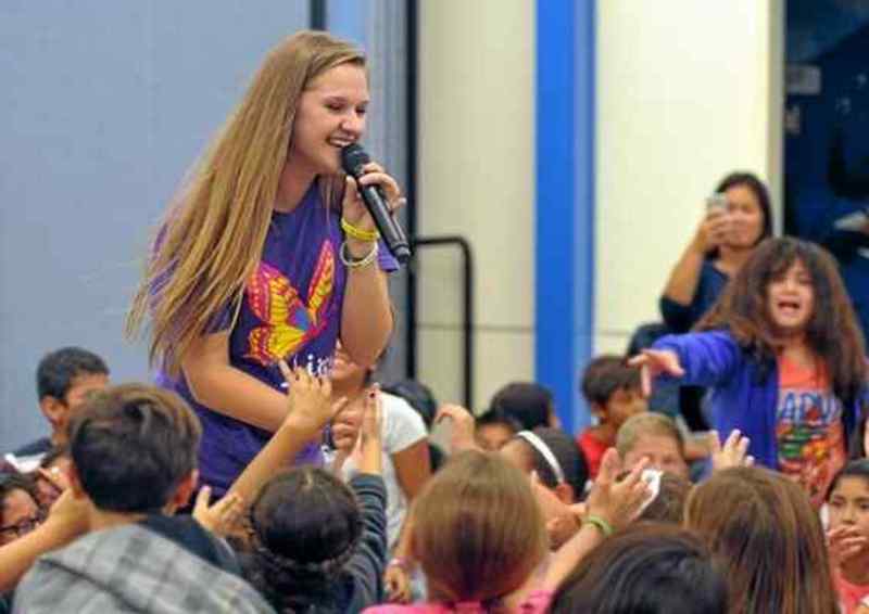 COUNTRY SINGER LIZZIE SIDER CROONS AN ANTI-BULLYING MESSAGE TO WHITTIER STUDENTS (WHITTIER DAILY NEWS)